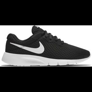Nike Kids Tanjun (GS) Running Shoe Blk/Wht 5.5Y